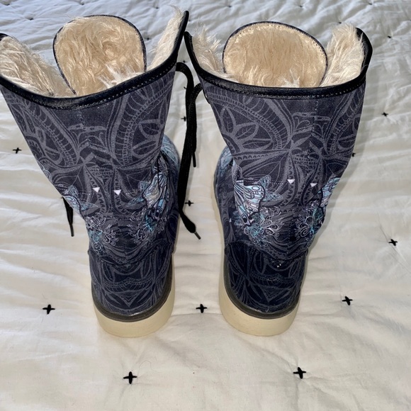 Yes We Vibe Polar Boots - Picture 5 of 7